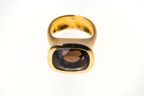 Goldring mit Andalusit