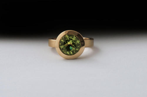 Goldring mit Peridot