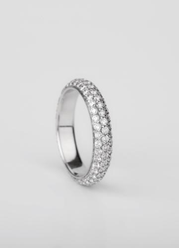 Weißgoldring mit weißen Diamanten