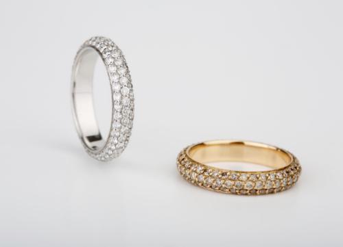 Weißgoldring mit weißen Brillanten, Rosegoldring mit braunen Brillanten, 