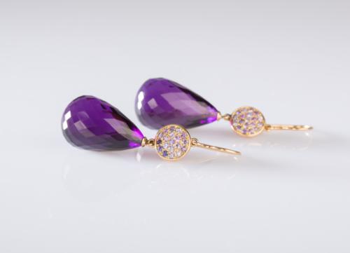 Amethystohrhänger mit bunten Saphiren