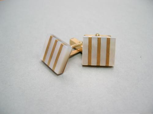 Manschettenknöpfe in Gelbgold mit Perlmutt